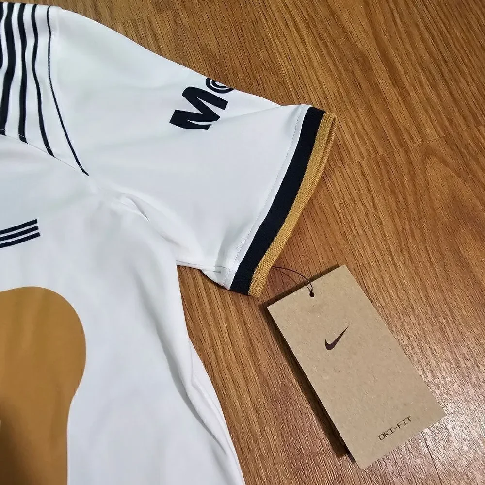 Nike pumas unam